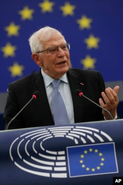 FILE - Kepala Kebijakan Luar Negeri Uni Eropa Josep Borell menyampaikan pidatonya di Parlemen Eropa, Rabu, 16 Februari 2022 di Strasbourg. (AP/Jean-Francois Badias)